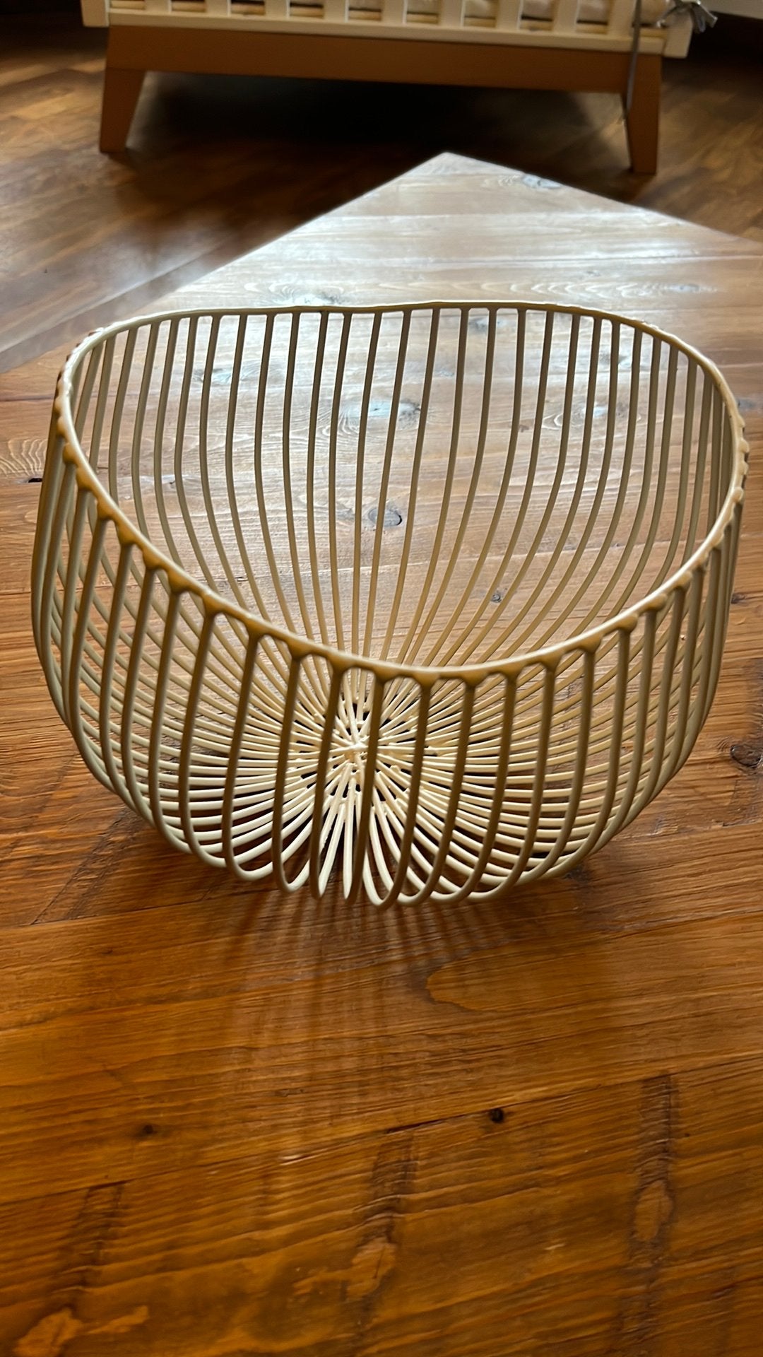 Decoratief mandje, Huis en Inrichting, Ophalen, Mand, Rond, Zo goed als nieuw