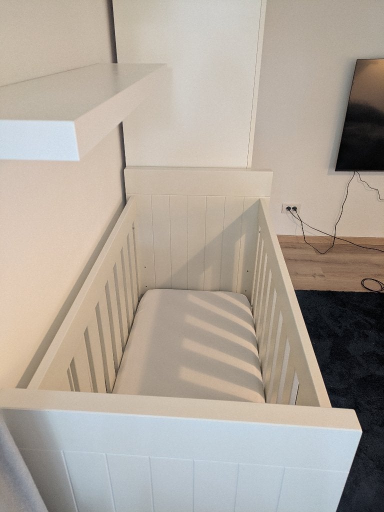 Quax babybed / ledikant wit met matras – nette staat, Ophalen, Gebruikt, Lattenbodem
