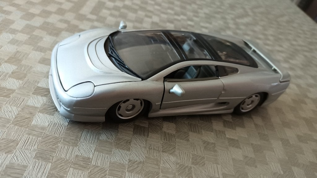Jaguar XJ220 à l'échelle 1:24 Maisto, Hobby & Loisirs créatifs, Voitures miniatures | 1:24, Utilisé, Voiture, Maisto, Enlèvement ou Envoi