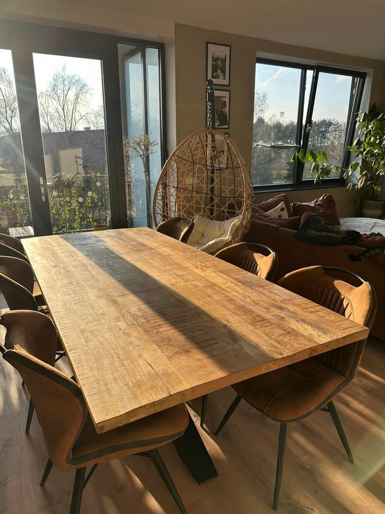 Robuuste eettafel van mangohout met metalen onderstel, Comme neuf, 100 à 150 cm, Enlèvement, Rectangulaire