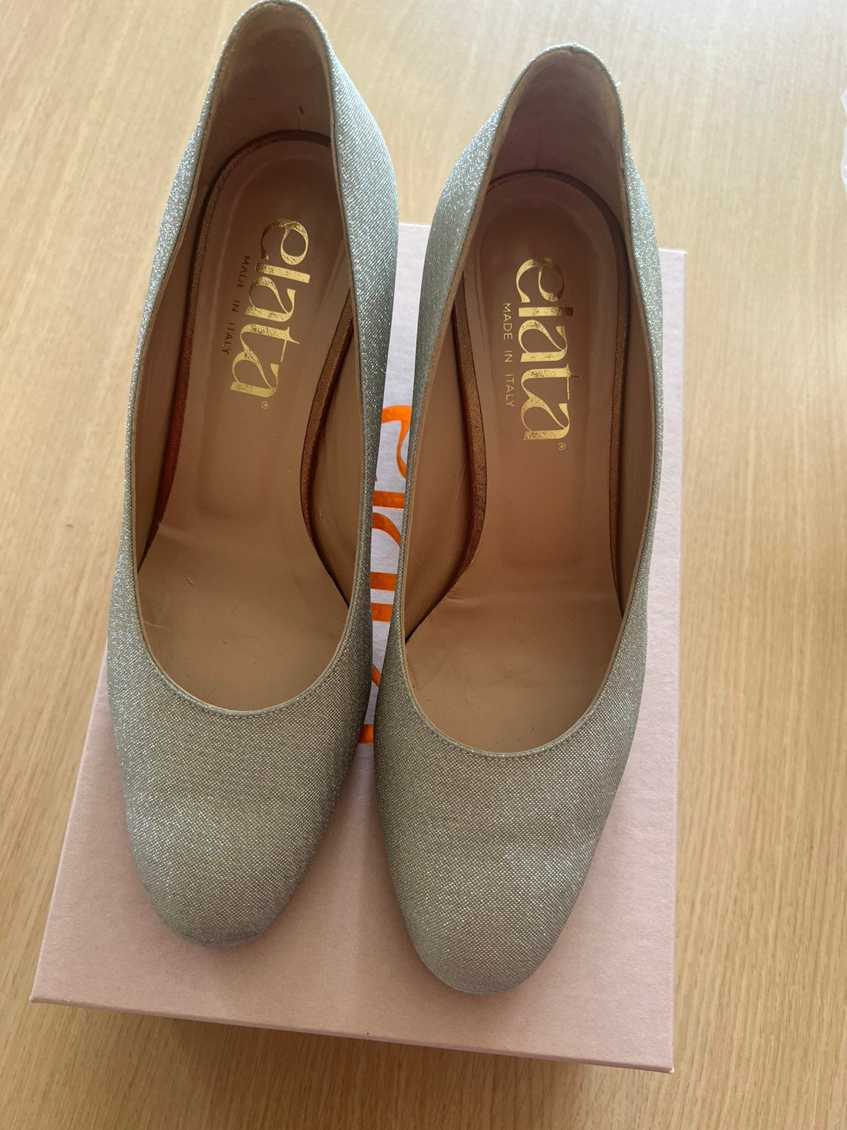 Elata schoenen gesloten pumps. Dikke hak 4cm zilver 37,5, Kleding | Dames, Schoenen, Ophalen, Zo goed als nieuw, Pumps