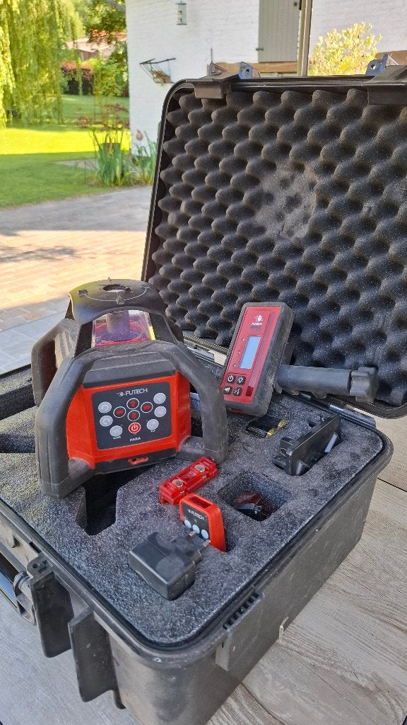 Niveau laser Futech Para, Bricolage & Construction, Enlèvement, Utilisé