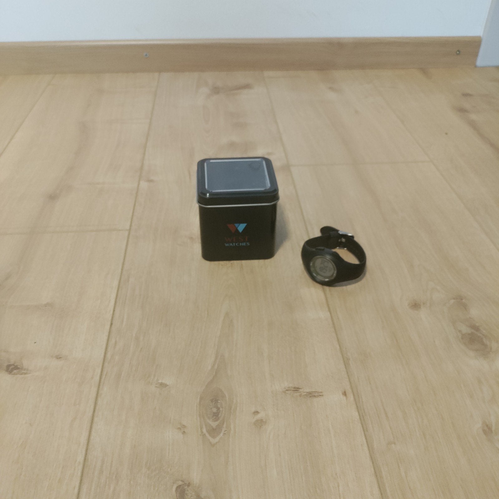 Digitaal horloge – met doos – goede staat, Ophalen of Verzenden, Zo goed als nieuw, Zwart, West Watches