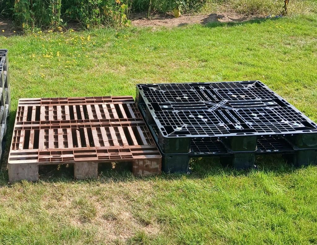 3 plastieke paletten, Doe-het-zelf en Bouw, Overige Doe-Het-Zelf en Bouw, Ophalen