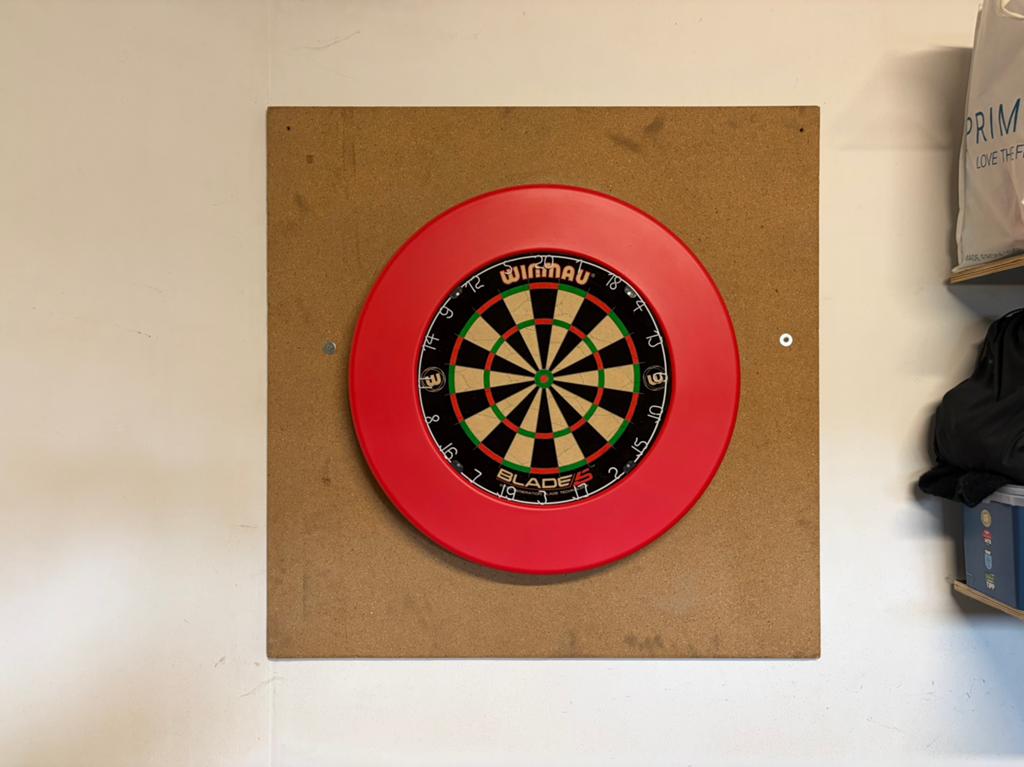 Dartsbord en statief, Sport en Fitness, Darts, Ophalen, Zo goed als nieuw