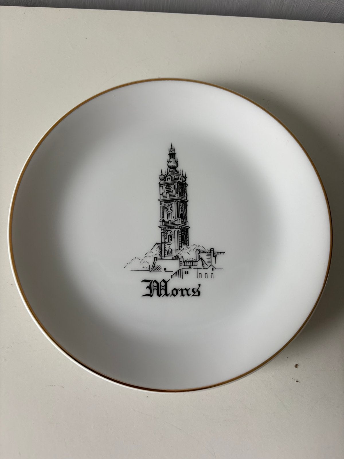 Assiette faïence du Vieux Beau Dour « BEFFROI, Mons », Antiquités & Art, Enlèvement ou Envoi