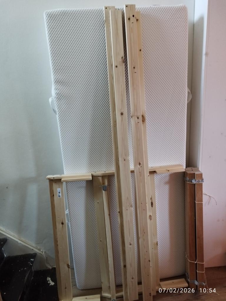 Lit simple ikea 90x200 en bon état