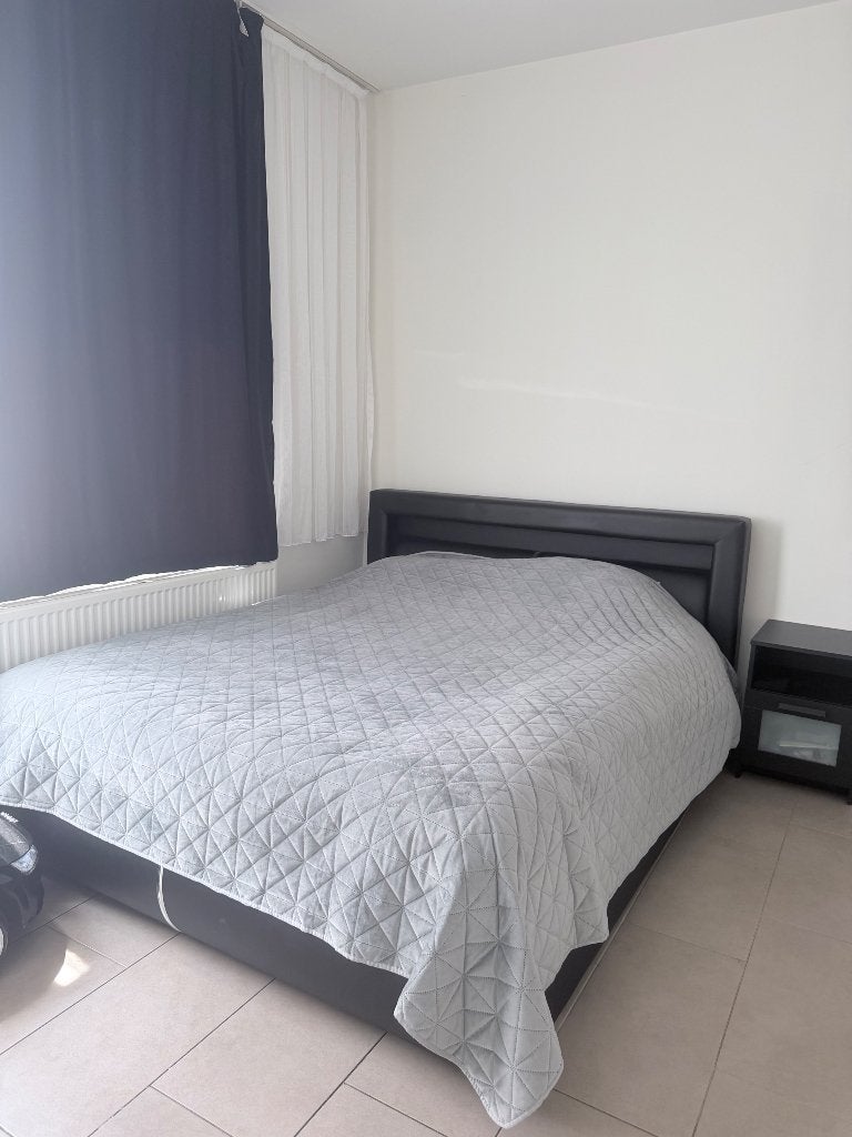 Bed, Huis en Inrichting, Slaapkamer | Bedden, Ophalen, Overige materialen, Zwart, Tweepersoons
