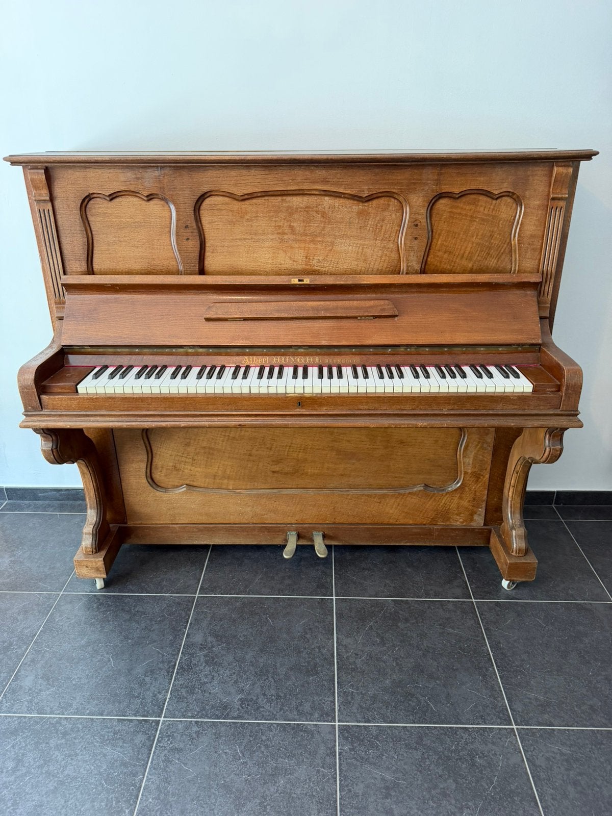 buffetpiano van Albert Muyghe uit Brussel, Muziek en Instrumenten, Piano's, Ophalen, Gebruikt, Bruin, Piano