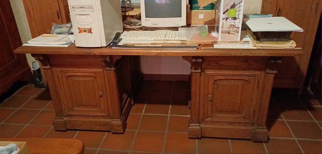 Bureau en chêne, Enlèvement