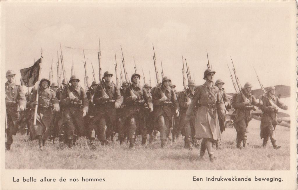 MILITAIR  -  Ons Leger Waakt - Een indrukwekkende beweging !, Verzamelen, Postkaarten | Themakaarten, Verzenden, Ongelopen, Overige thema's