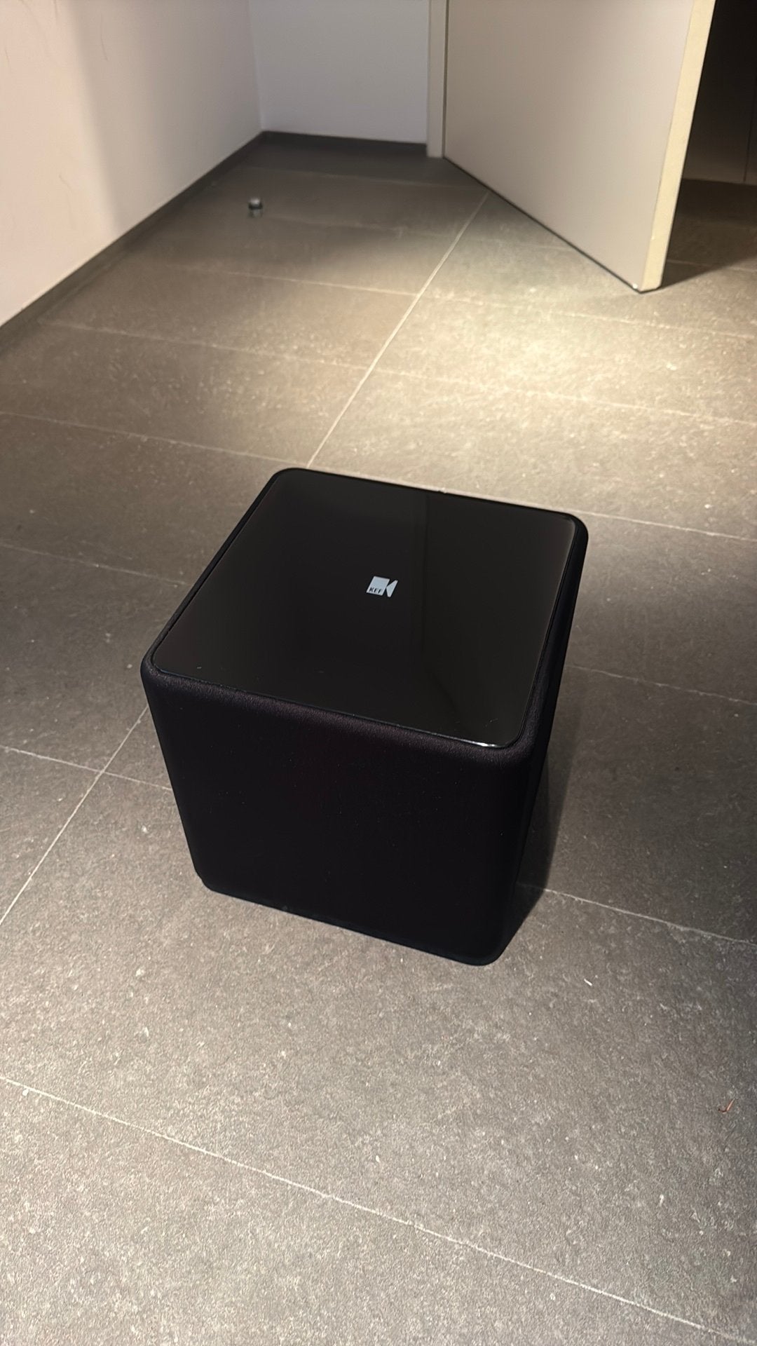 Kef Kube, Enlèvement, Comme neuf