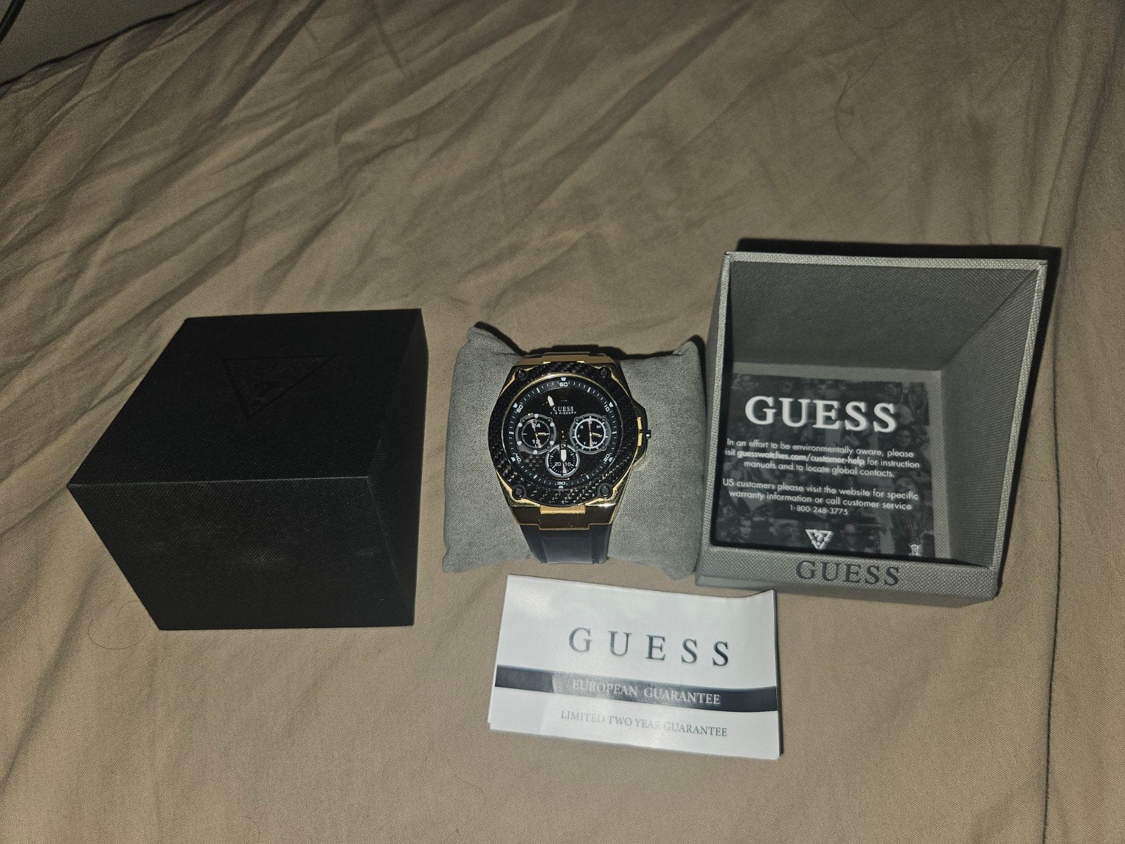 GUESS Horloge  ZWART-GOUD, Handtassen en Accessoires, Horloges | Heren, Ophalen, Polshorloge, Kunststof