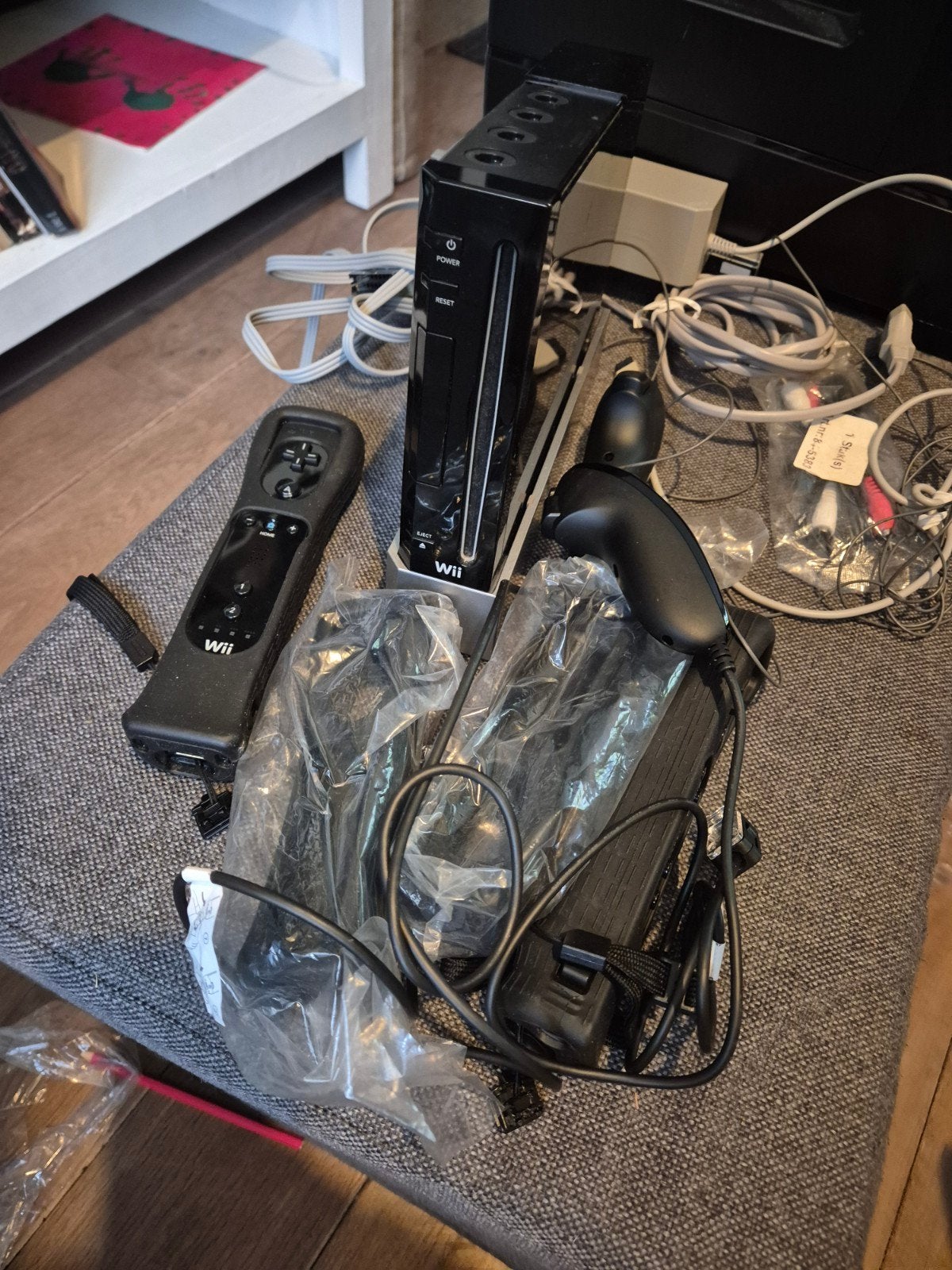 Wi + 2 controllers en hoesjes+ 2 spellen, Ophalen