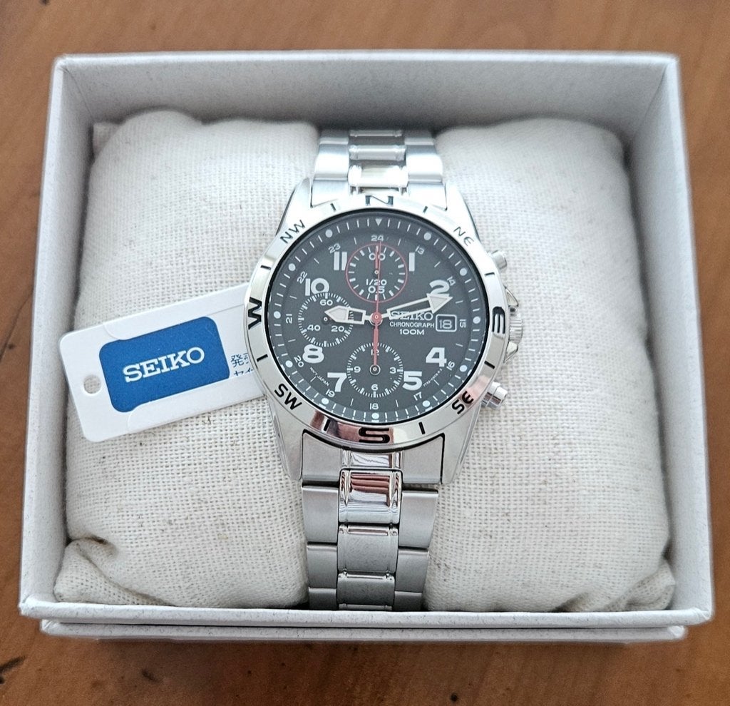 Très belle montre Seiko neuve, jamais portée dans sa boîte., Seiko, Enlèvement ou Envoi, Acier, Acier
