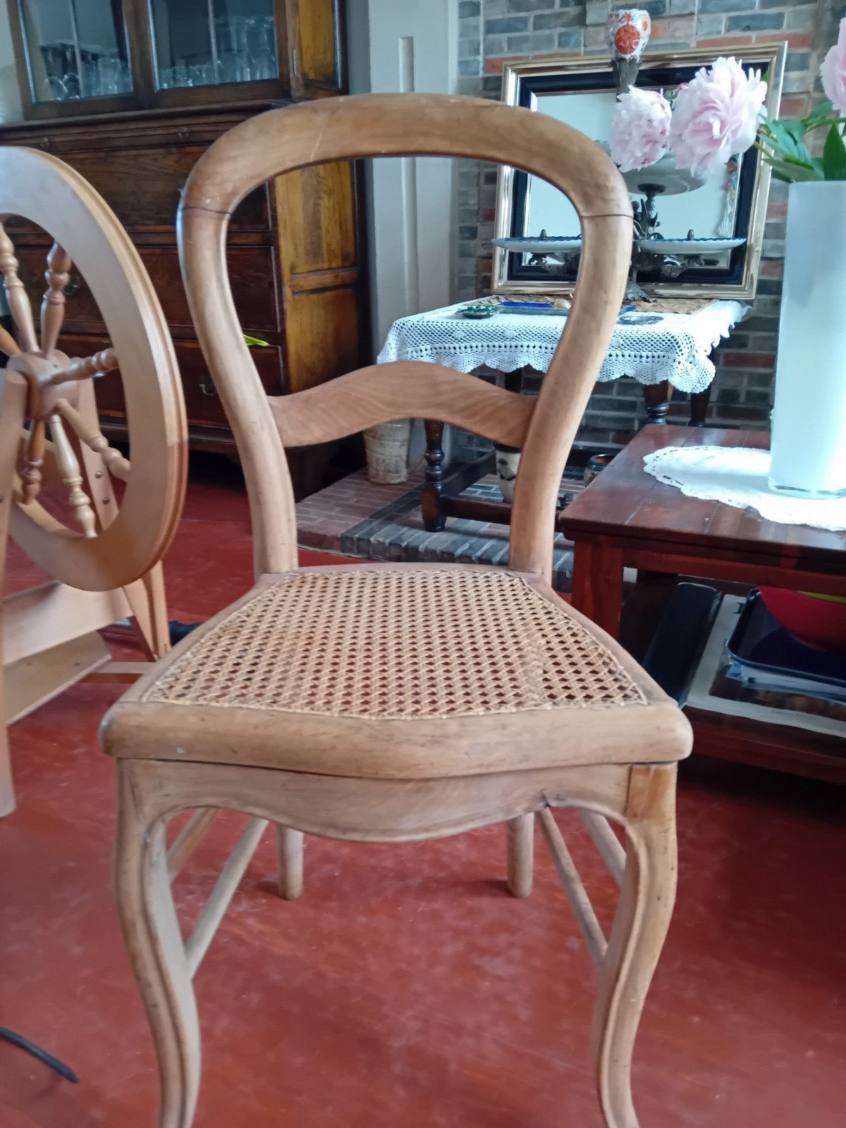 Chaises Louis Philippe cannées, Enlèvement