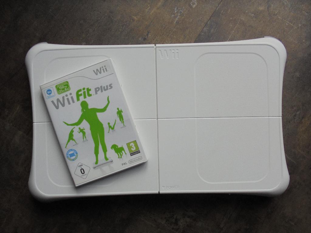 Wii Fit Plus + Nintendo Balance Board voor Wii (zie foto's), Gebruikt, Verzenden, 1 speler, Vanaf 3 jaar