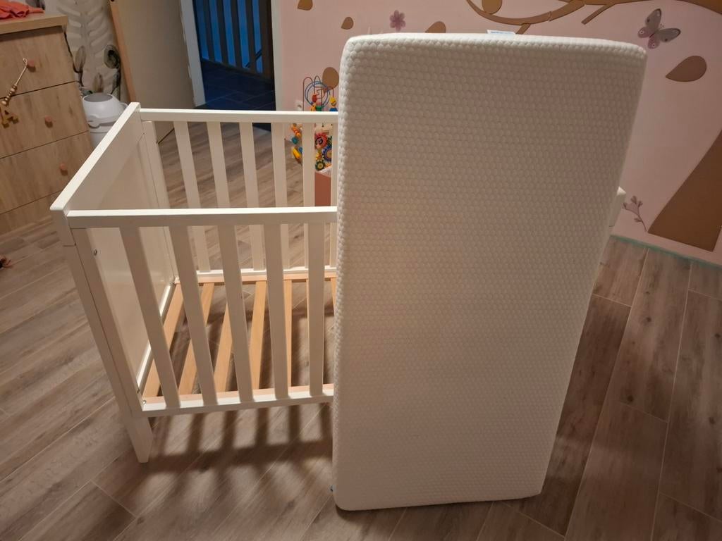 Babybed / ledikant, hoogte verstelbaar, aerosleep  matras, Enfants & Bébés, Parcs, Enlèvement