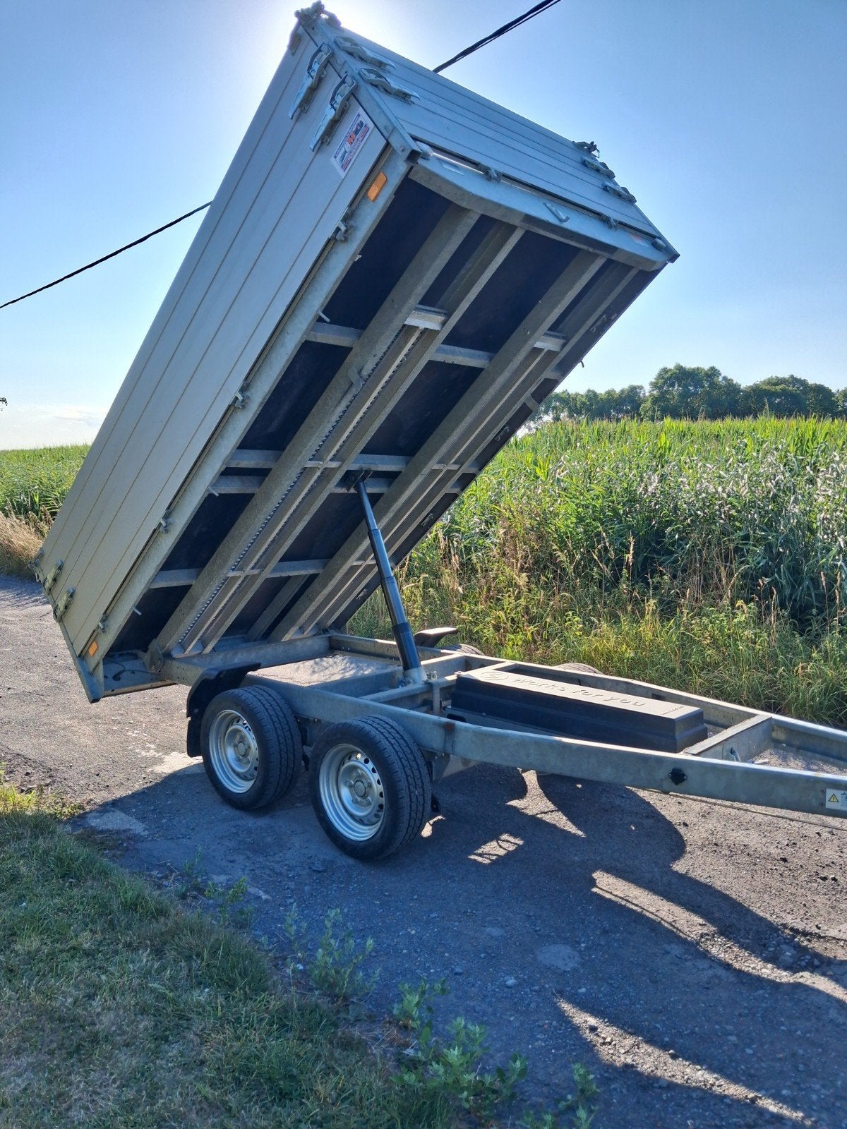 SARIS Elektrische Kipper 2,7ton met opzetborden +Oprijplaten