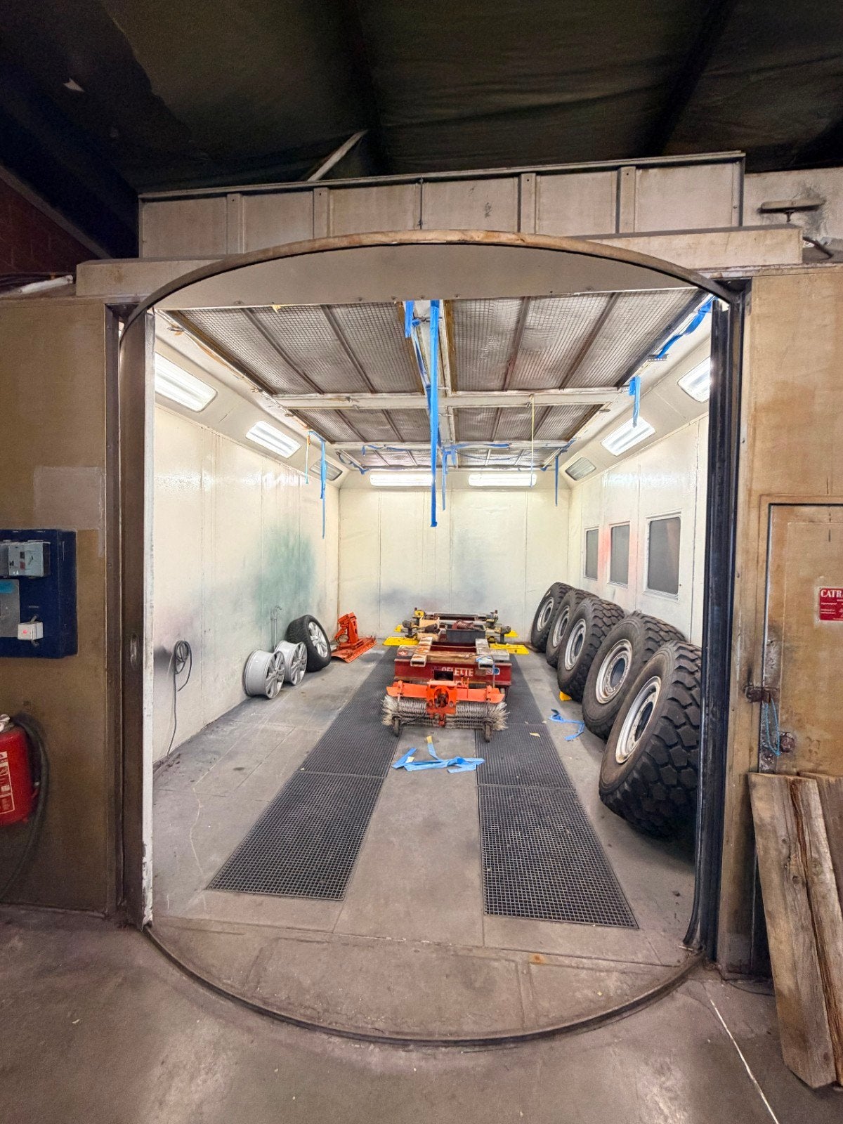 A vendre cabine de peinture automobile, Articles professionnels, Agriculture | Aliments pour bétail