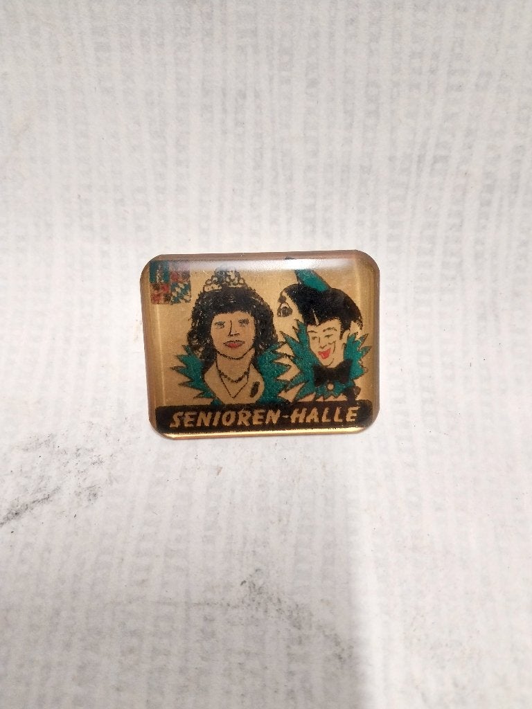 Pin seniors Halle, Enlèvement ou Envoi, Utilisé, Insigne ou Pin's