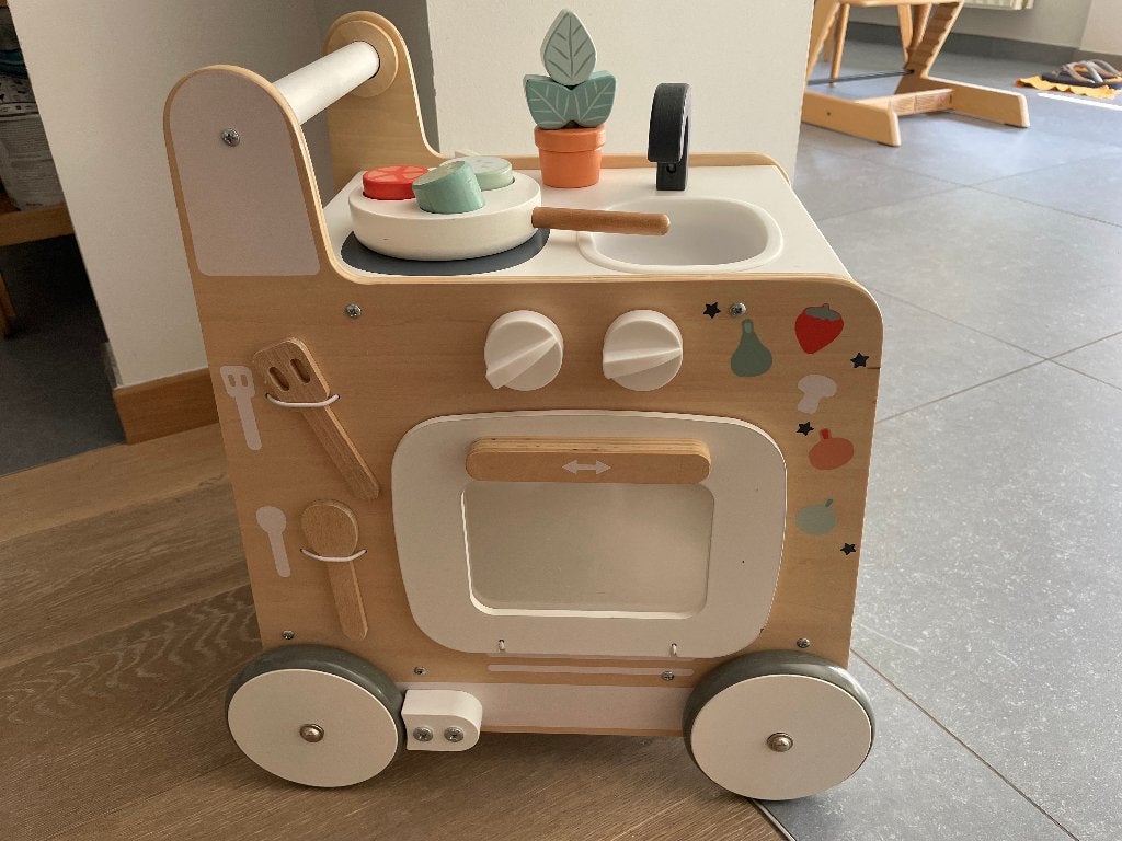 Chariot de marche cuisine en bois Vertbaudet : 50 €, Enlèvement, Comme neuf, Jouet à Pousser ou Tirer