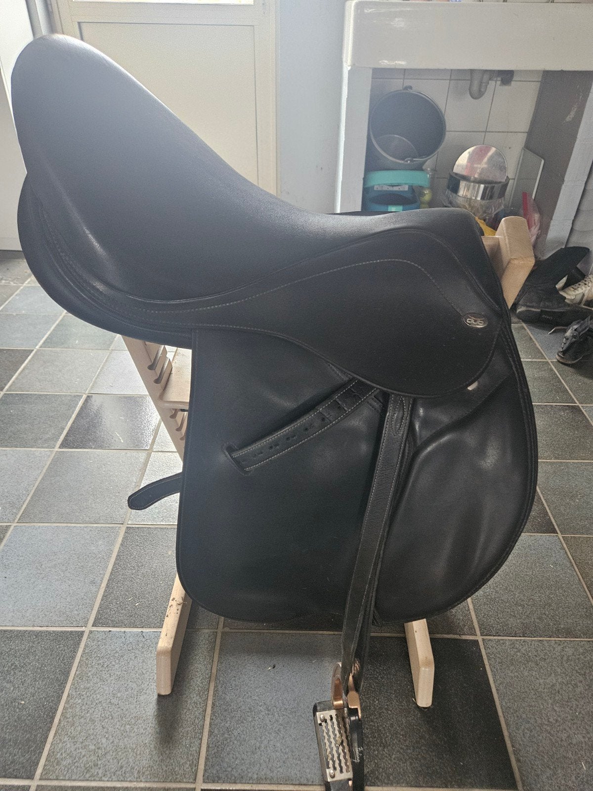 Zadel te koop met vijligheids stijgbeugel, Ophalen of Verzenden