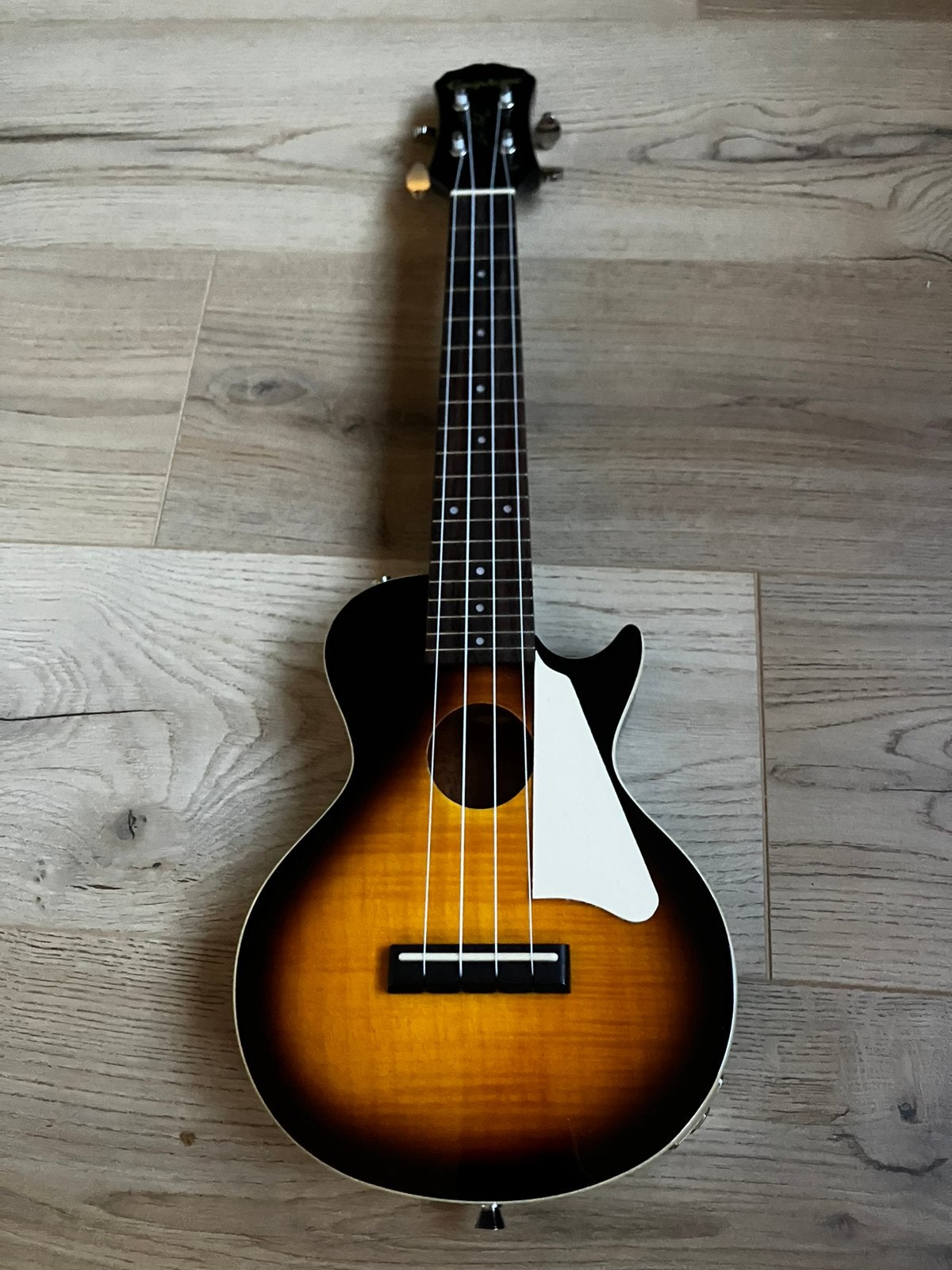 Epiphone Les Paul ukulele sunburst met pickup en gigbag, Ophalen of Verzenden, Zo goed als nieuw, Epiphone, Met versterker