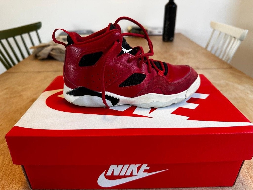 Jordan basketbalschoenen maat 31, Ophalen, NIKE, Gebruikt, Sportschoenen