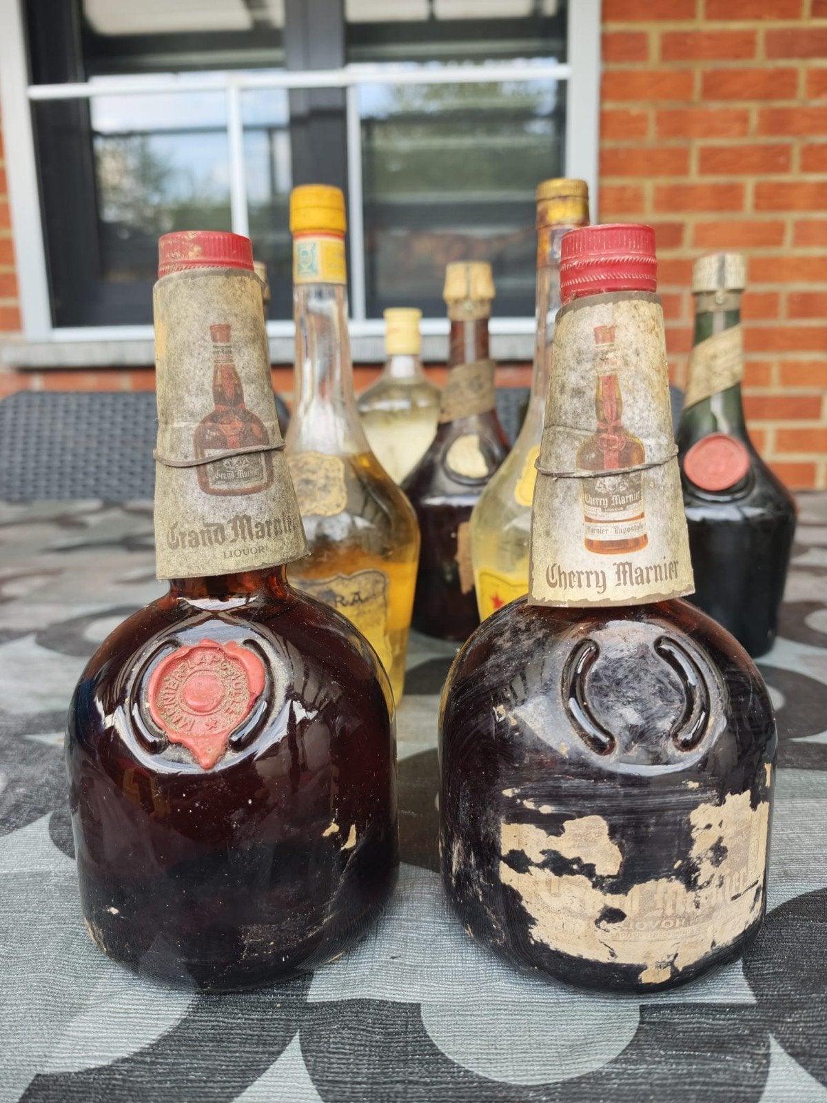 ancienne bouteille d'alcool jamais ouverte, Ophalen