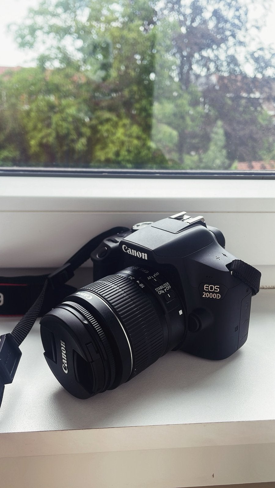 Canon EOS 2000D + 2SD KAARTEN + ACCESOIRES, Ophalen, Nieuw, Canon