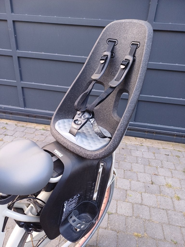 Fietsstoeltje Thule, Fietsen en Brommers, Fietsaccessoires | Fietsstoeltjes, Zo goed als nieuw, Achterzitje, 9 t/m 36 kg, Voetsteuntjes