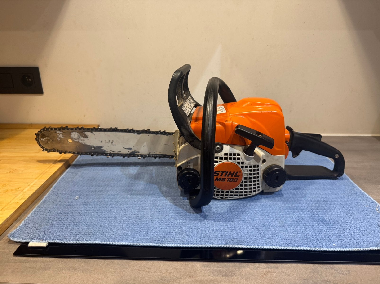 Tronçonneuse Stihl MS180, Enlèvement, Tronçonneuse