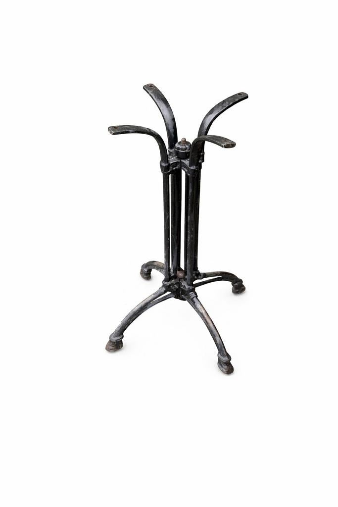Pied de table, Enlèvement
