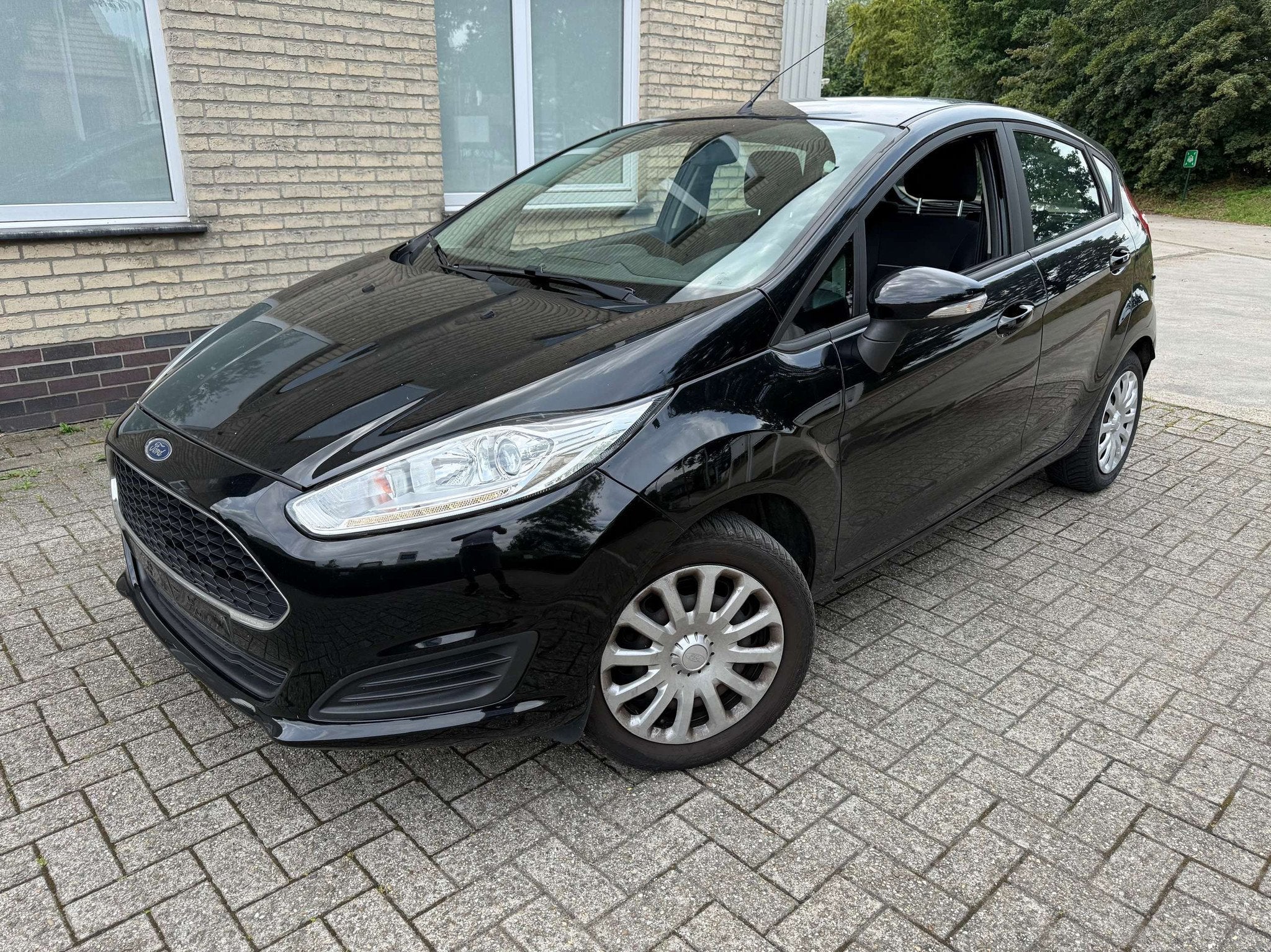 Ford Fiesta Fiesta 1.25i Ambiente (bj 2016), Auto's, Voorwielaandrijving, Stof, Gebruikt, 4 cilinders