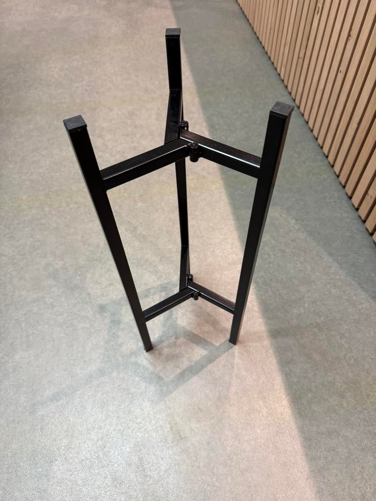 Zwarte plantenstaander, Huis en Inrichting, Woonaccessoires | Zuilen en Pilaren, Ophalen