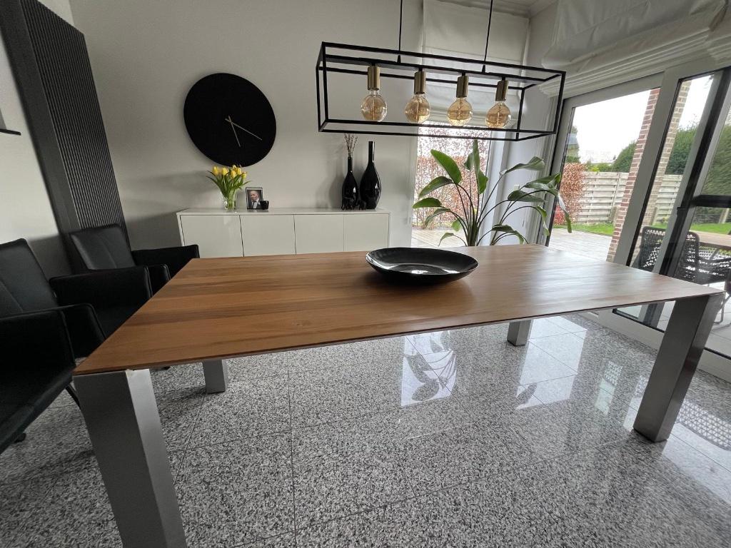 Eettafel + salontafel notenhout, Huis en Inrichting, Tafels | Eettafels, Ophalen, Gebruikt