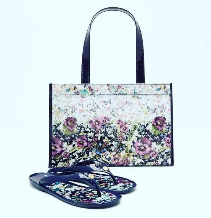 Ted Baker Handtas, Ophalen