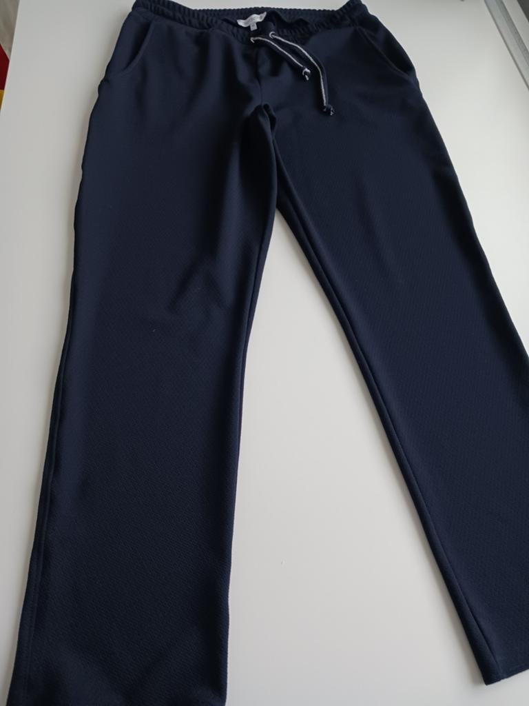 Blauwe broek merk Tramontana als nieuw te koop. M 42, Kleding | Dames, Broeken en Pantalons, Ophalen, Blauw, Maat 42/44 (L), Zo goed als nieuw