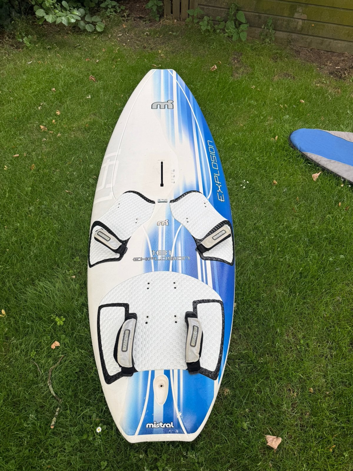 Mistral Explosion 161L & 131L Windsurfboards | Compleet, Sports nautiques & Bateaux, Planche à voile, Mistral, Avec sac de transport