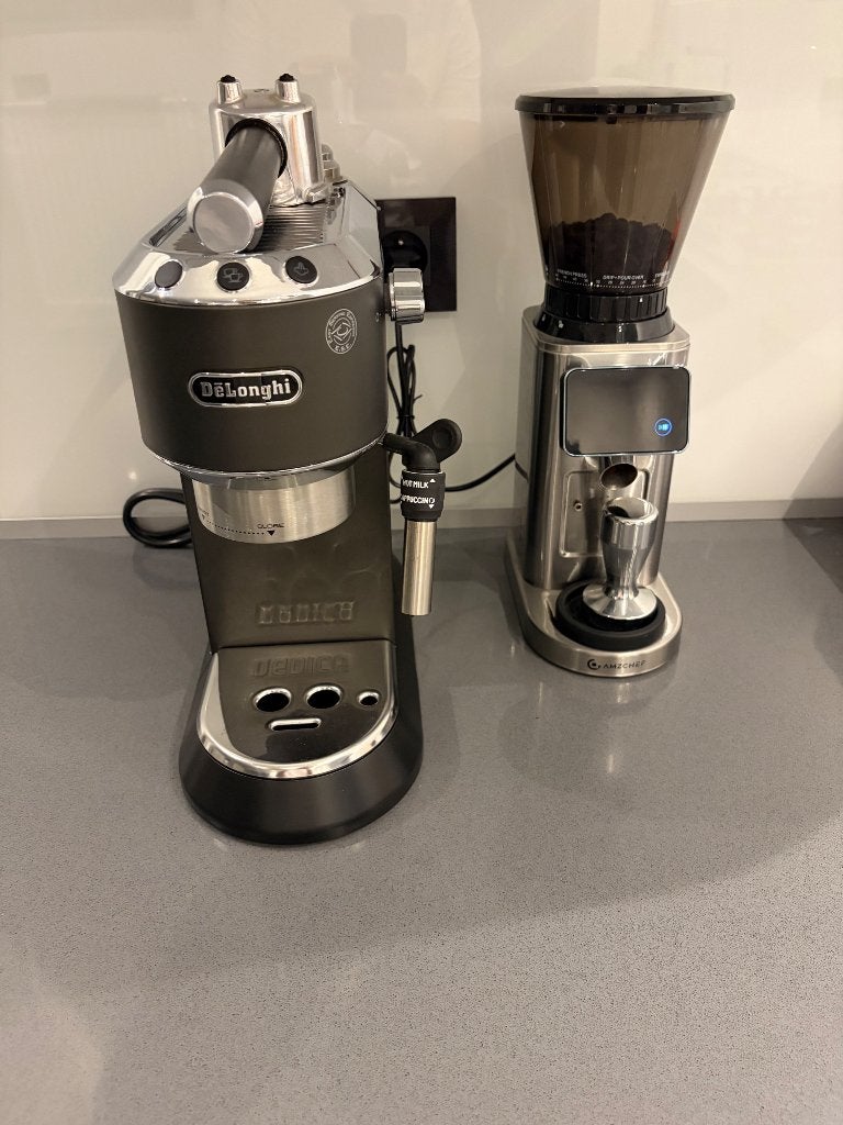 Machine à café delonghi  Dedica + moulin, Machine à espresso, Enlèvement, Utilisé, 1 tasse