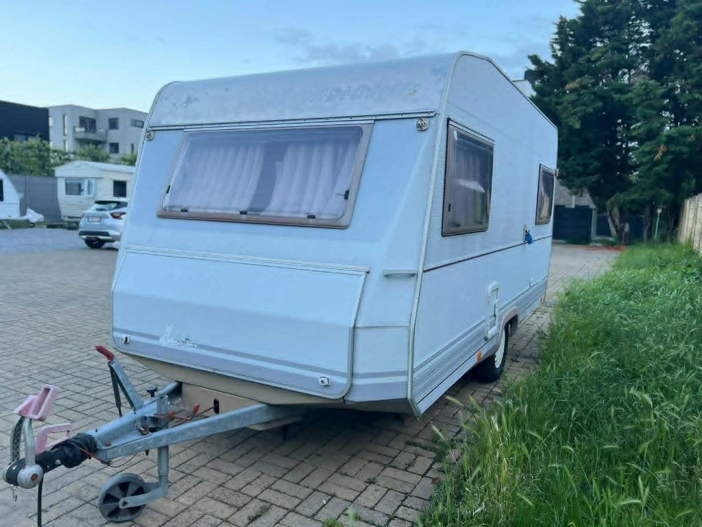 CARAVANE EN BON ETAT BIEN EQUIPEE T 0491873914, Coin salon convertible, 4 à 5 mètres, 750 - 1000 kg, Particulier