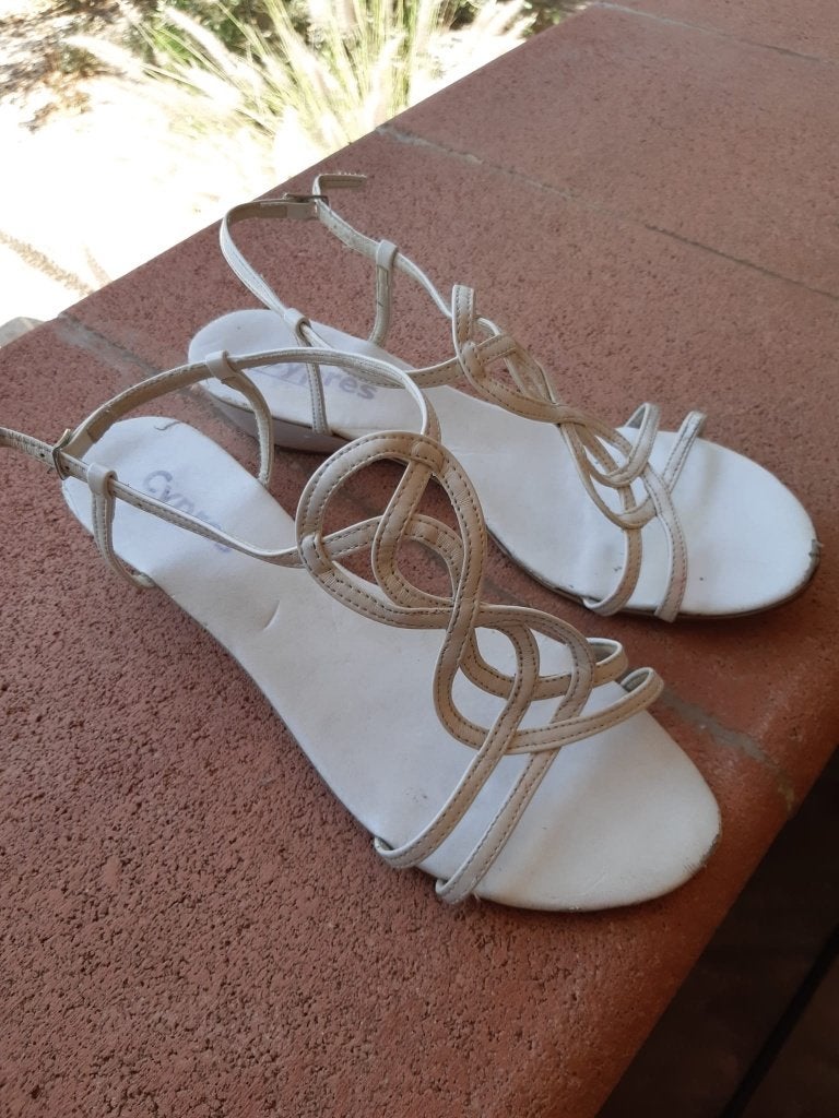 Gratuit : sandalettes blanches pointure 41 - marque Cypres, Enlèvement ou Envoi