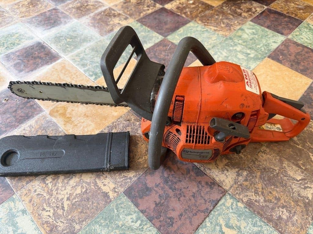 Tronçonneuse thermique Husqvarna 135, Tuin en Terras, Takkenscharen, Ophalen, Gebruikt, 50 mm of meer, Husqvarna
