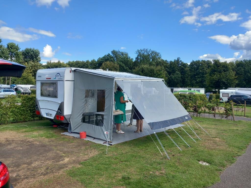 Caravan Eriba-Nova 465, Caravans en Kamperen, Omvormbare zithoek, Rondzit, Particulier, 5 tot 6 meter