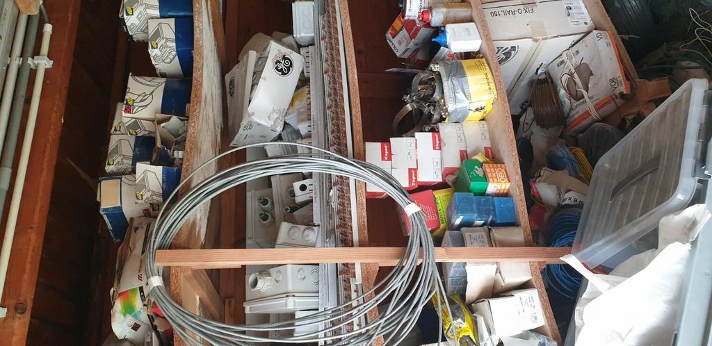 Elektrisch installatie materiaal allerlei, Enlèvement