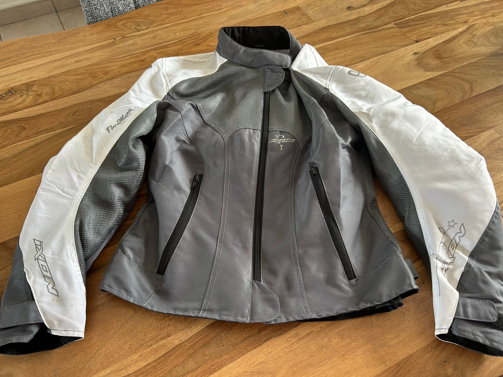 Dames motorjas Ixon Flora Mania maat L, Motoren, Kleding | Motorkleding, Jas | textiel, Dames, Tweedehands, Ophalen