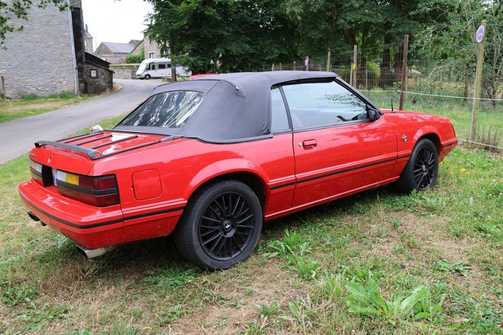 Ford mustang cabriolet jaar 1984, foto 2