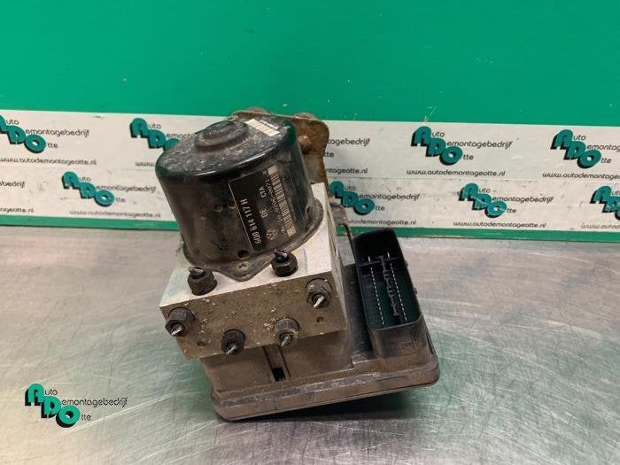 ABS Pomp van een Volkswagen Polo (Polo 01-), Gebruikt, -, Volkswagen, -