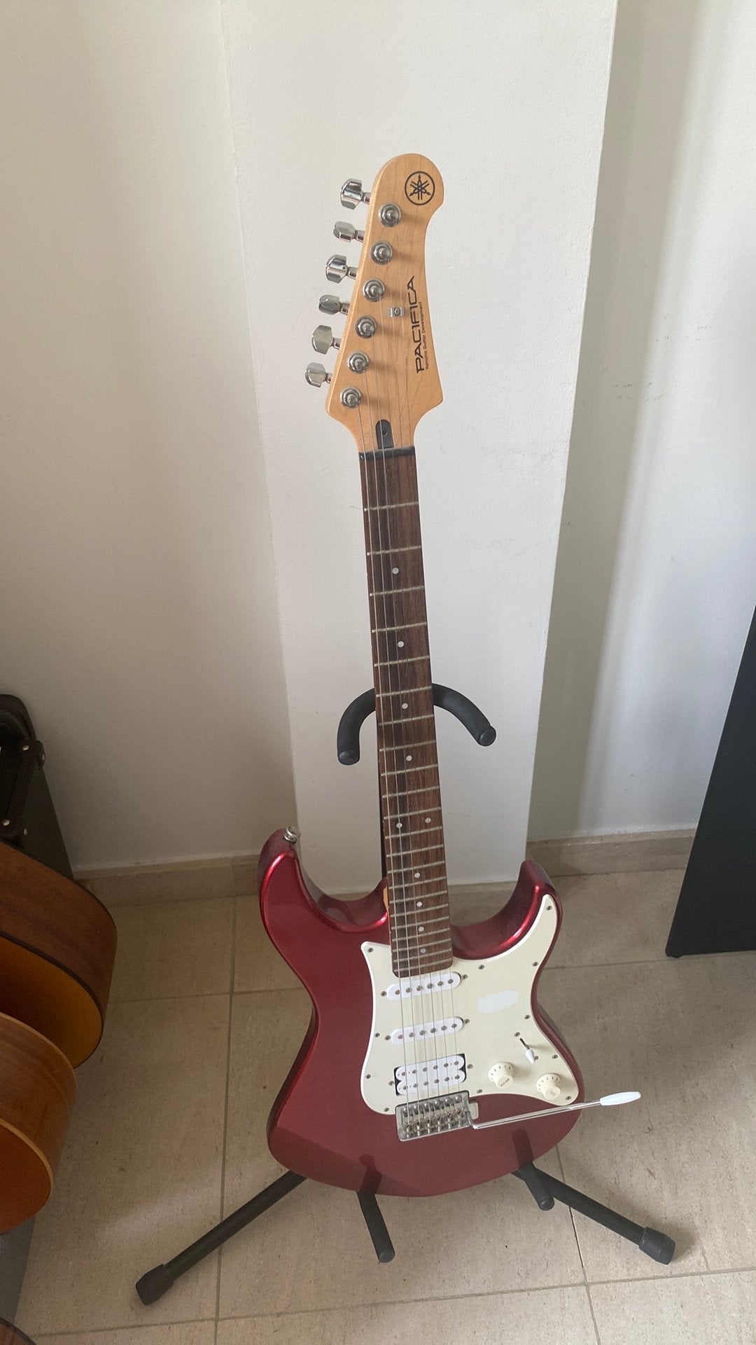 Support pour guitare : convient à une variété de guitares, Enlèvement ou Envoi, Comme neuf
